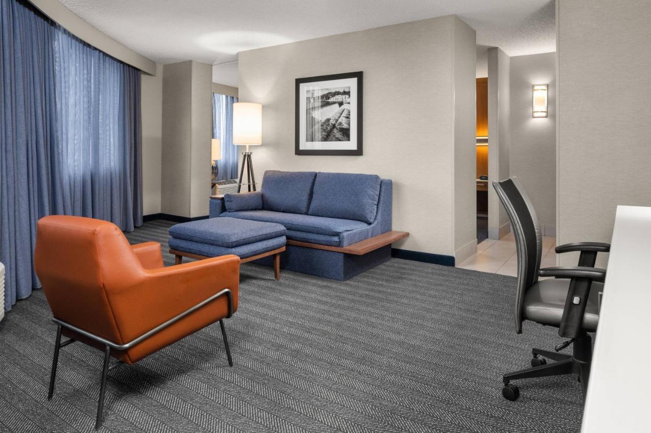 Courtyard By Marriott Minneapolis Downtown Exterior photo