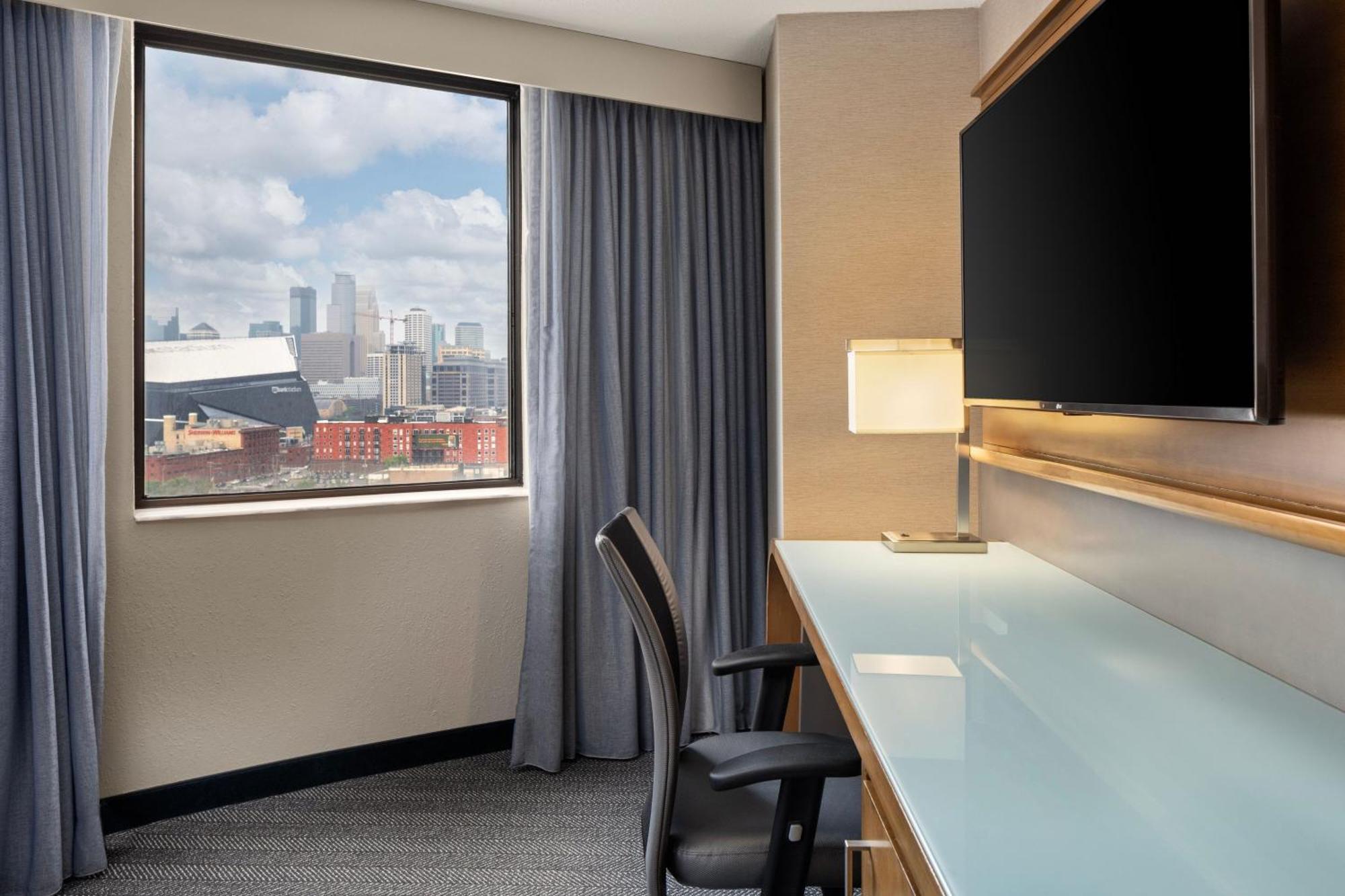 Courtyard By Marriott Minneapolis Downtown Exterior photo