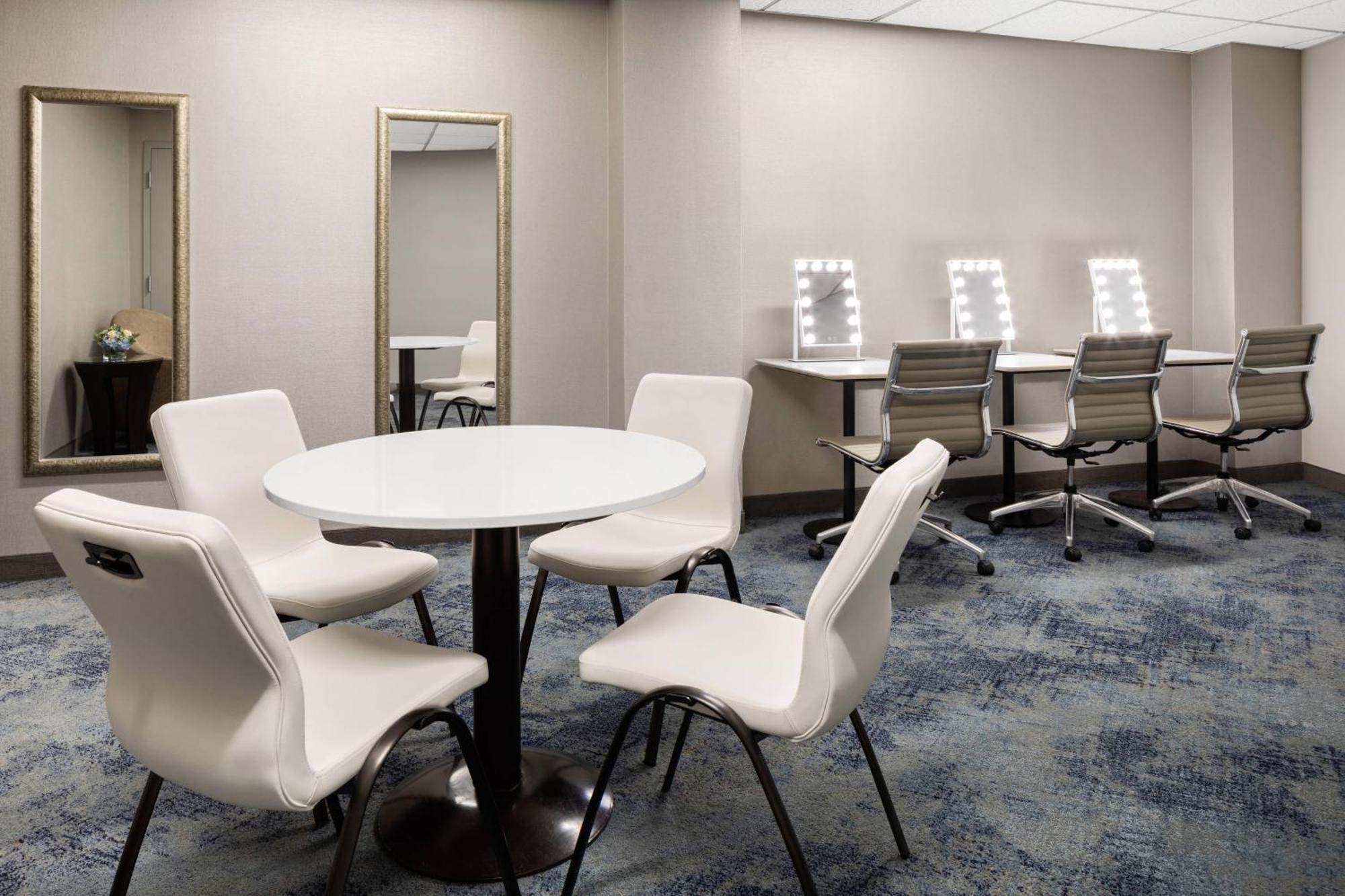 Courtyard By Marriott Minneapolis Downtown Exterior photo