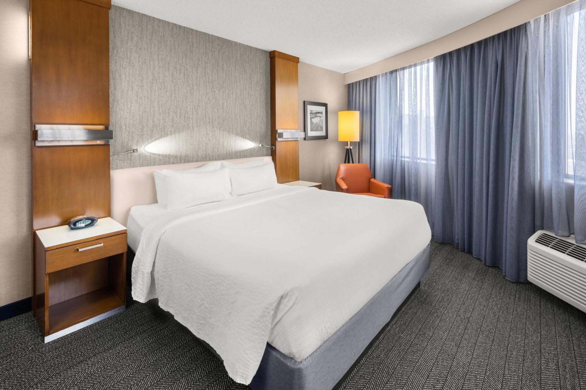 Courtyard By Marriott Minneapolis Downtown Exterior photo