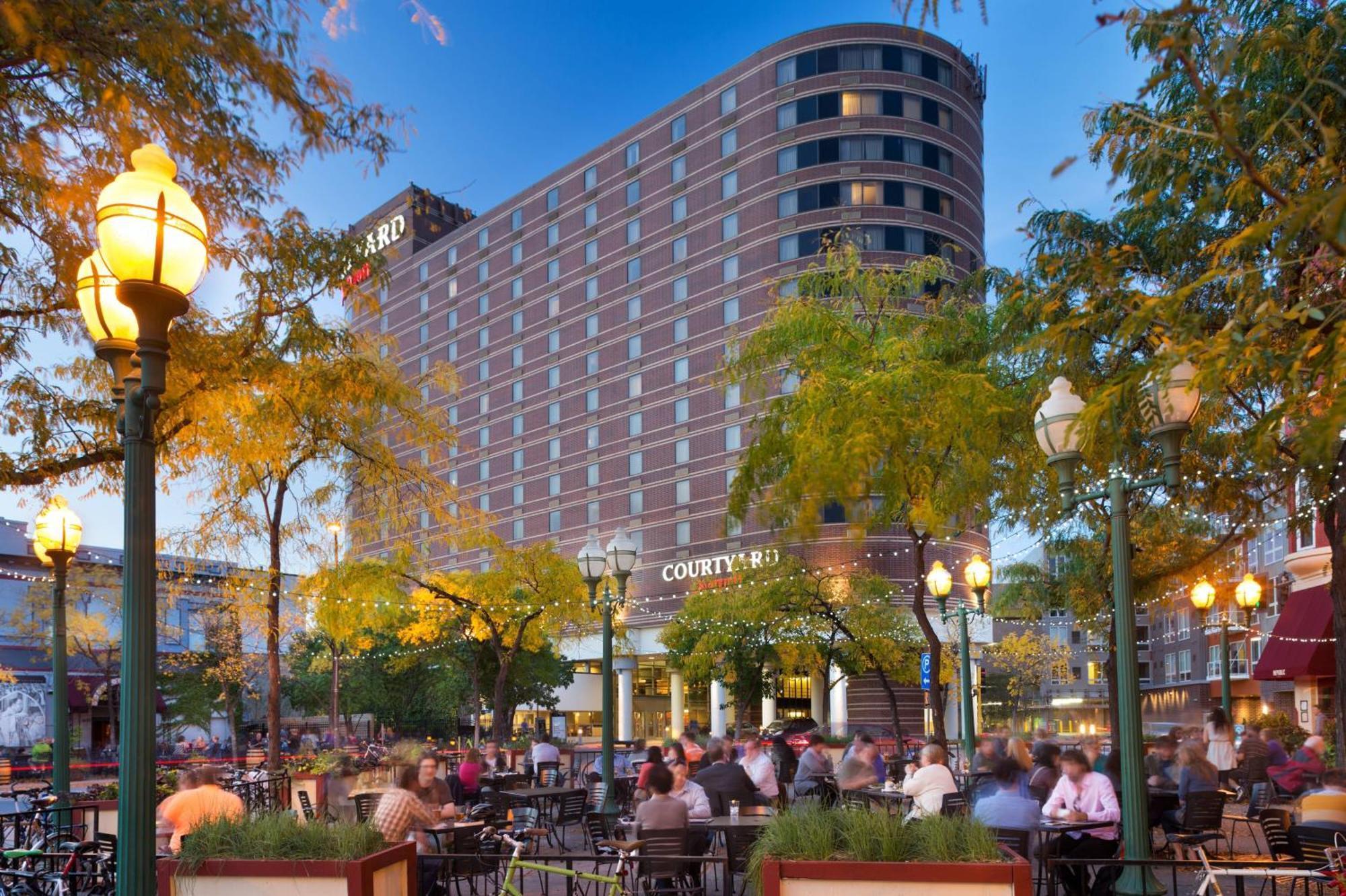 Courtyard By Marriott Minneapolis Downtown Exterior photo