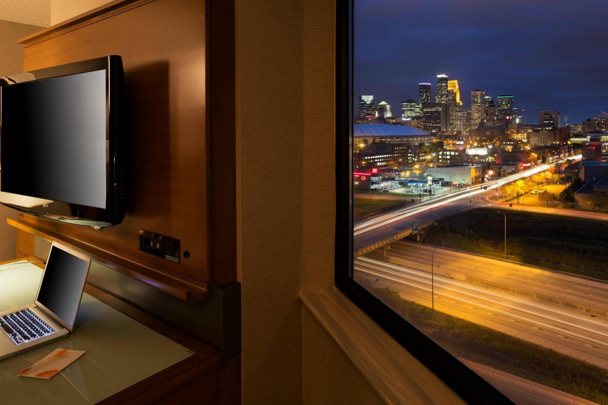 Courtyard By Marriott Minneapolis Downtown Exterior photo